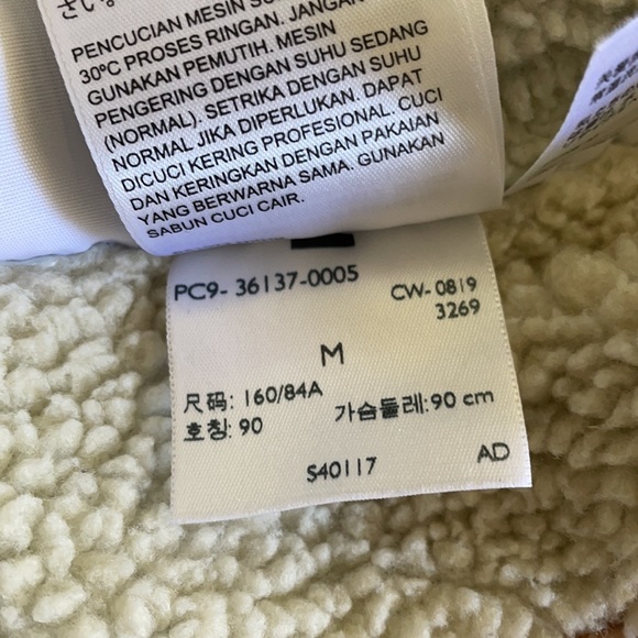 Levi’s Sherpa Trucker Jean Jacket - Picture 6 of 9